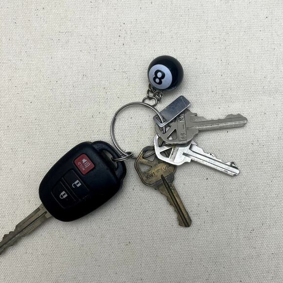 Y2k 2000s black 8-ball keyring for keychain - Picture 3 of 7